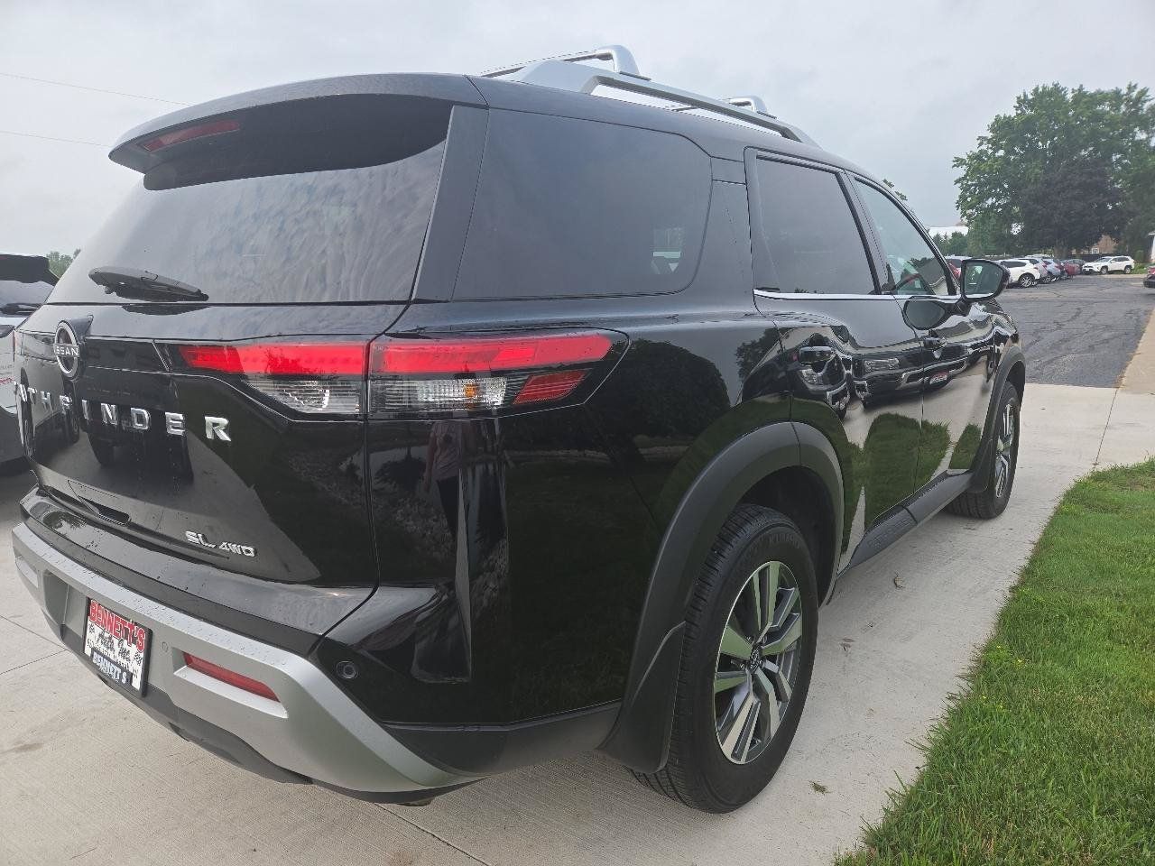 Used 2023 Nissan Pathfinder SL AWD/4WD image 4