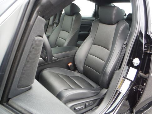 Used 2018 Honda Accord Sport image 12