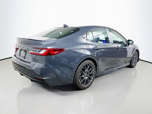 Used 2025 Toyota Camry SE w/ Convenience Package image 4