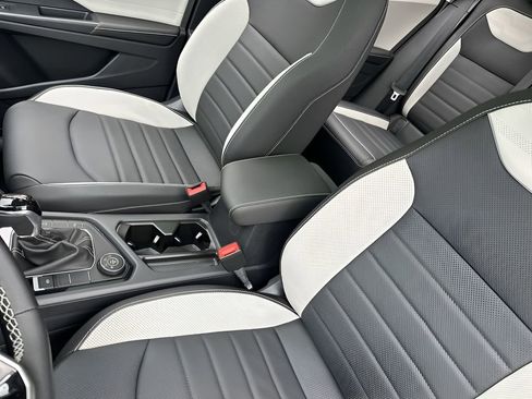 New 2026 Volkswagen Taos SEL image 21