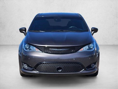 Used 2020 Chrysler Pacifica Touring w/ Advanced Safetytec Group FWD image 2