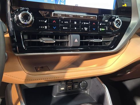 Used 2021 Toyota Highlander Platinum AWD/4WD image 33