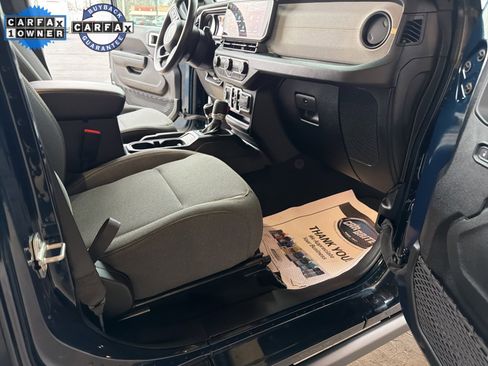 Used 2025 Jeep Gladiator Sport image 7