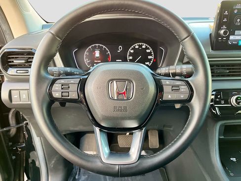 Used 2025 Honda Pilot EX-L image 11