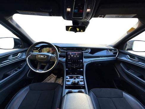 Used 2023 Jeep Grand Cherokee Trailhawk w/ Luxury Tech Group III image 19