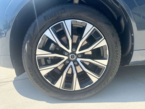 Certified 2023 Volvo XC60 B5 Plus AWD/4WD image 12