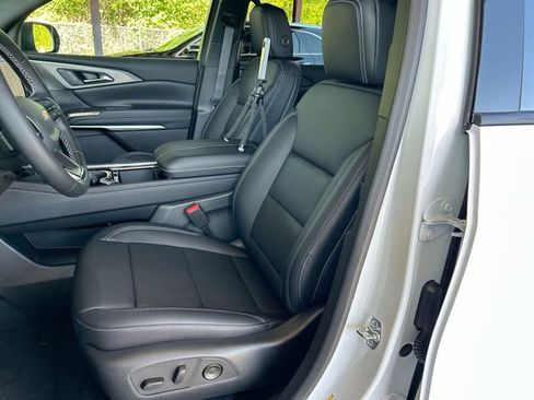 New 2026 Chevrolet Traverse LT w/ Driver Confidence Package AWD/4WD image 19