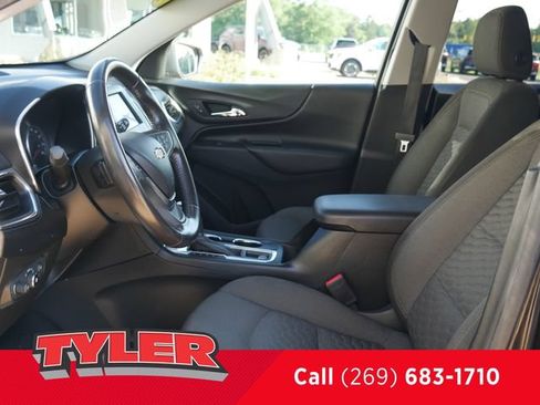 Used 2020 Chevrolet Equinox LT w/ Driver Convenience Package FWD image 38