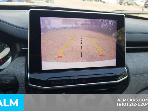 Used 2024 Jeep Compass Latitude image 9