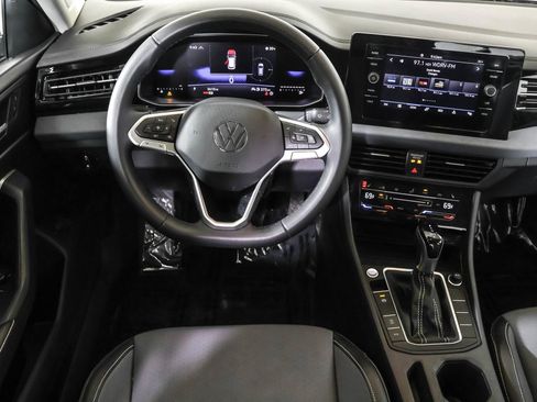 Used 2025 Volkswagen Jetta SE w/ Black Wheel Package image 37