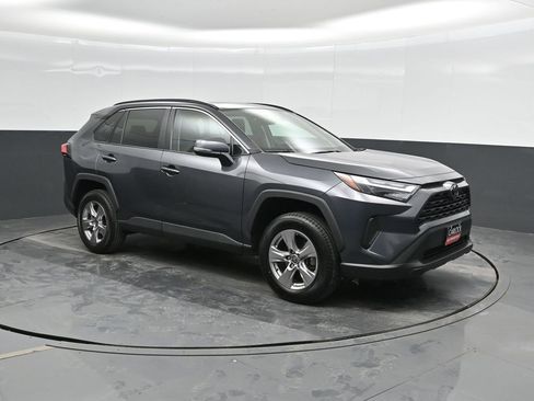 Used 2022 Toyota RAV4 XLE w/ Convenience Package image 4