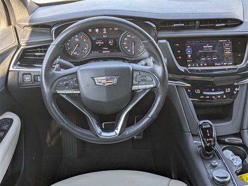 Used 2023 Cadillac XT6 Sport w/ Technology Package image 13