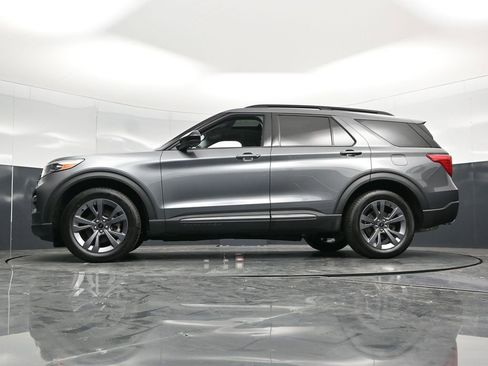 Used 2022 Ford Explorer XLT w/ Equipment Group 202A AWD/4WD image 50