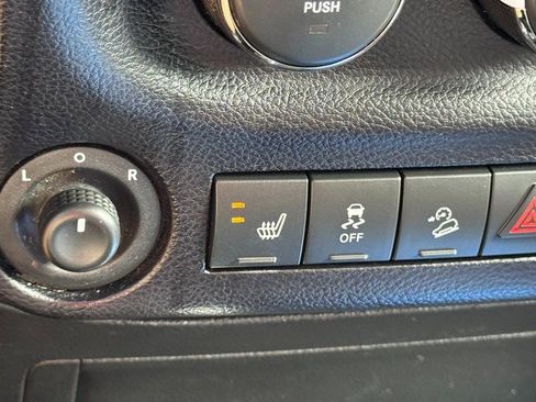 Used 2015 Jeep Wrangler Unlimited Sahara w/ Connectivity Group AWD/4WD image 20
