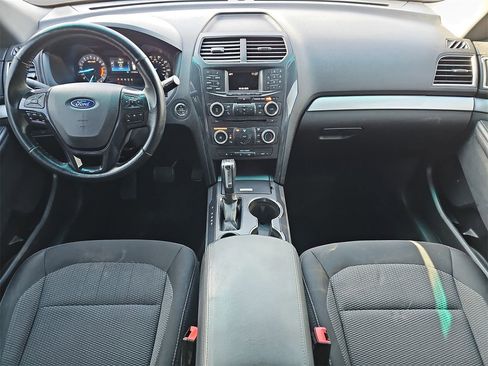 Used 2017 Ford Explorer XLT image 9