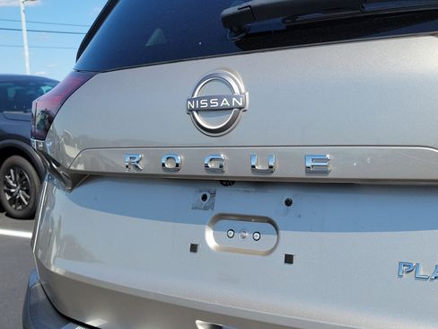 Certified 2022 Nissan Rogue Platinum w/ Head-Up Display Package image 6