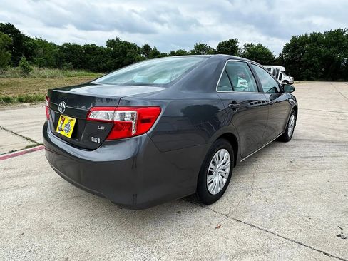 Used 2012 Toyota Camry LE image 3