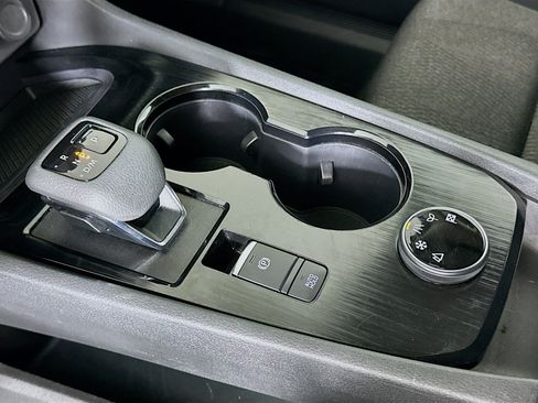 Used 2024 Nissan Rogue SV image 24