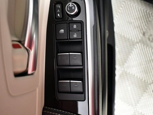 Certified 2025 Toyota Sienna Platinum image 12