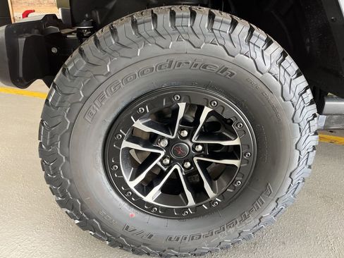 New 2026 Jeep Wrangler Unlimited Rubicon w/ Xtreme 35 Tire Package AWD/4WD image 6
