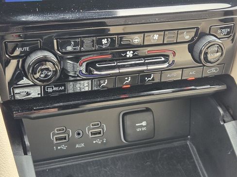 Certified 2024 Jeep Grand Cherokee Limited w/ Luxury Tech Group II AWD/4WD image 28