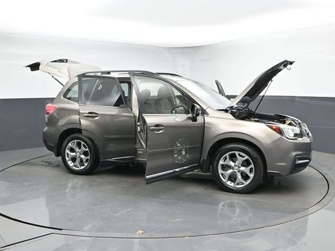 Used 2018 Subaru Forester 2.5i Touring AWD/4WD image 50
