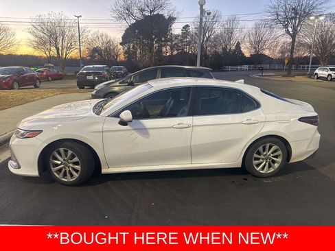 Used 2022 Toyota Camry LE image 4