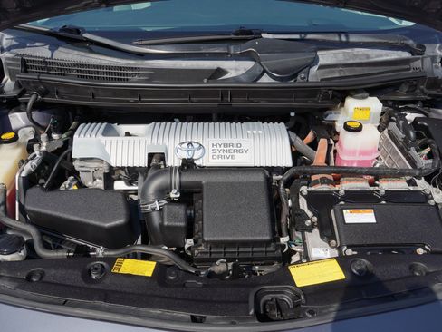 Used 2013 Toyota Prius Four w/ Deluxe Solar Roof Pkg FWD image 14