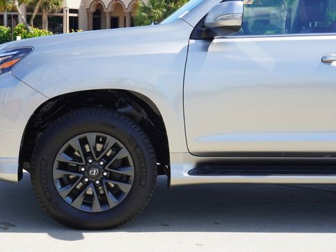 Used 2021 Lexus GX 460 Premium w/ Premium Package AWD/4WD image 10