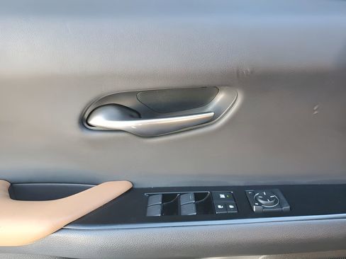 Used 2021 Lexus UX 250h image 27