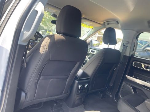Used 2022 Ford Explorer XLT image 37