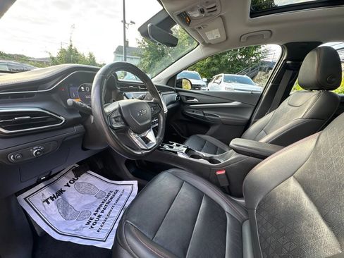 Used 2023 Chevrolet Bolt EUV Premier w/ Sun & Sound Package FWD image 16