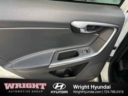 Used 2015 Volvo XC60 T6 R-Design w/ Proximity Package image 12