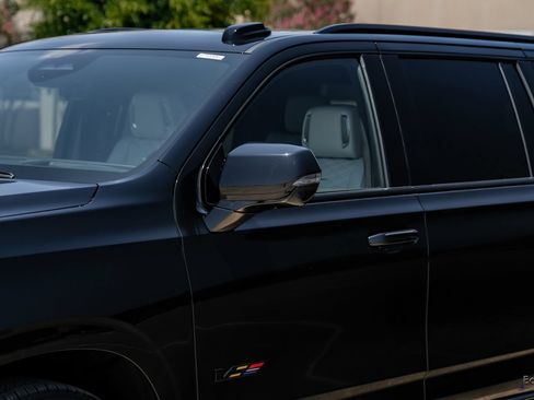 Used 2026 Cadillac Escalade ESV V w/ LPO, ONYX Package AWD/4WD image 28
