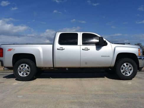 Used 2013 Chevrolet Silverado 2500 LT w/ Custom Sport Truck Package image 7