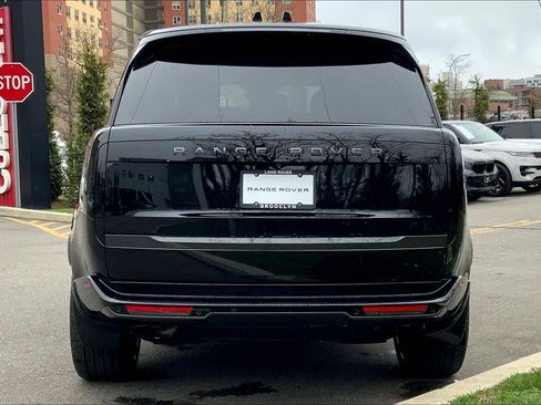 New 2026 Land Rover Range Rover Long Wheelbase SE image 4