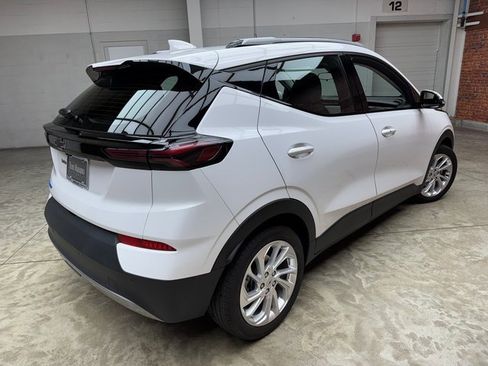 Used 2023 Chevrolet Bolt EUV LT w/ Driver Confidence Package image 6