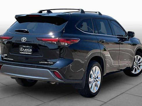 Used 2024 Toyota Highlander Limited AWD/4WD image 12