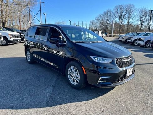 New 2026 Chrysler Pacifica Select image 4