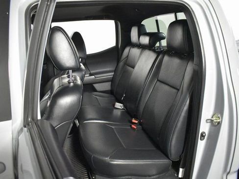 Used 2020 Toyota Tacoma TRD Off-Road w/ TRD Premium Off Road Package image 27