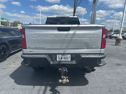 Used 2020 Chevrolet Silverado 2500 Custom w/ Custom Value Package image 3