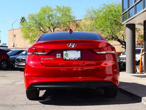 Used 2017 Hyundai Elantra SE image 12