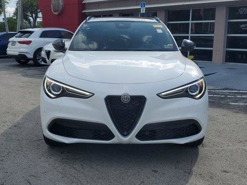 Used 2022 Alfa Romeo Stelvio Veloce AWD/4WD image 2