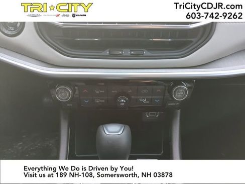 New 2026 Jeep Compass Limited w/ Sun, Sound & Navigation Group image 17