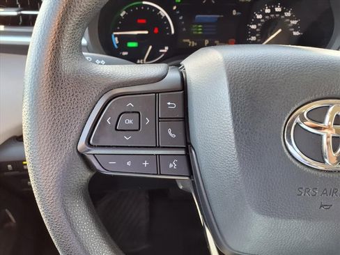 Certified 2025 Toyota Sienna LE image 22