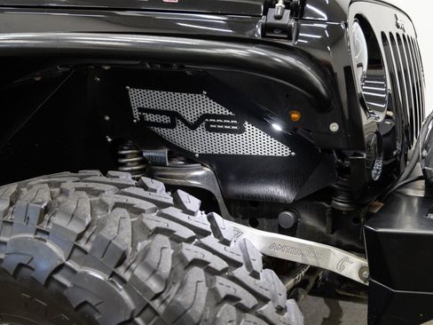 Used 2016 Jeep Wrangler Unlimited Rubicon image 24