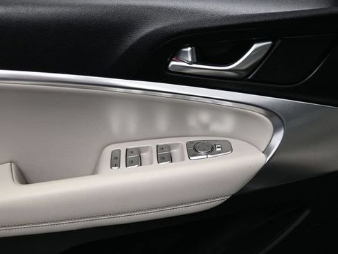 Used 2025 Genesis G70 2.5T AWD/4WD image 8