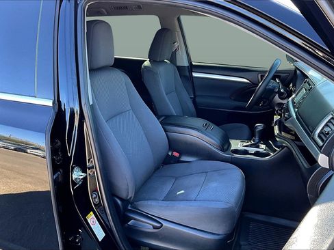 Used 2019 Toyota Highlander LE image 7
