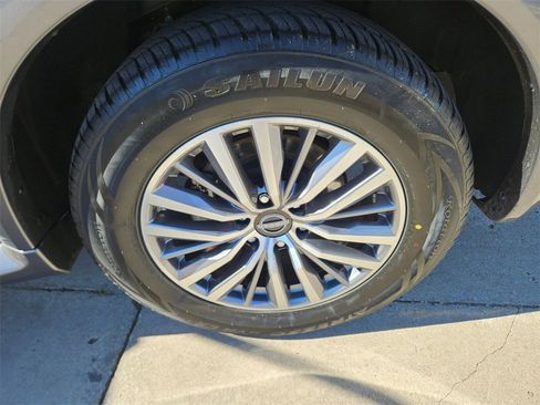 Used 2024 Nissan Armada SL image 28