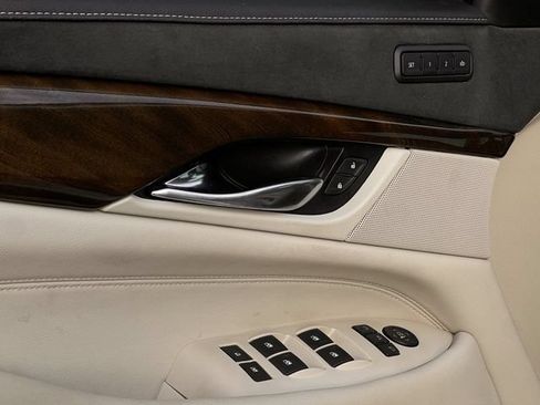 Used 2020 Cadillac Escalade Premium Luxury RWD image 19